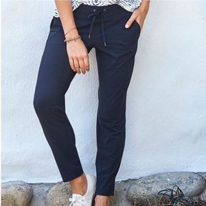 Athleta Midtown Ankle Pants Reflective Stretch Quick Dry Athletic Women 12 Navy